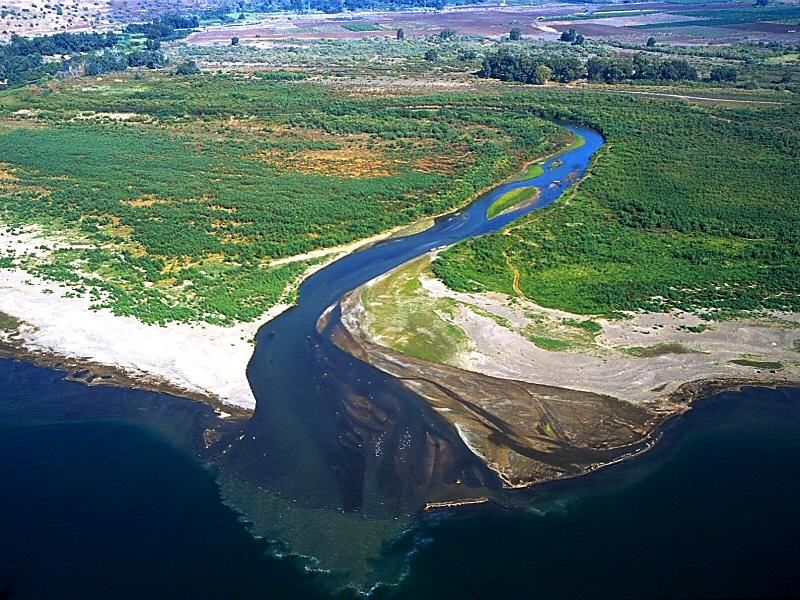 Jordan_River_entering_Sea_of_Galilee_aerial